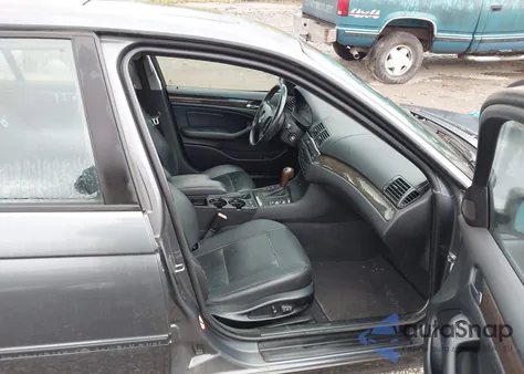 2002 BMW 325 Xi из США, поврежденный, VIN WBAEU33422PH85075